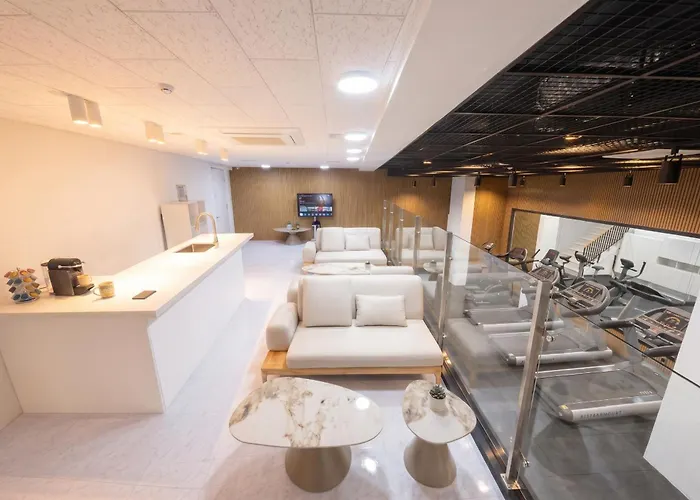 Prana Full-service In Gangnam 5 Min Metro アパート